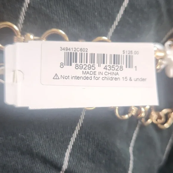 Betsey Johnson NWT Strawberry Frontal Statement Necklace - Picture 8 of 9